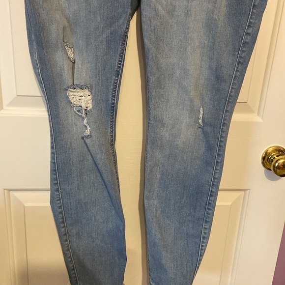 Torrid bombshell skinny distressed jeans - Picture 2 of 6